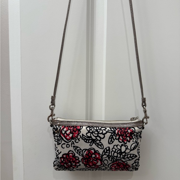 Coach Metallic Silver Patent Leather Strap - Picture 5 of 5